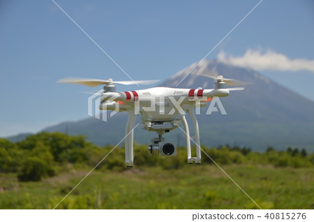 Drone "phantom 3 standard" which hovers at the foot of Mt. Fuji (Asagiri plateau / Fujinomiya-shi, Shizuoka) Drone "phantom 3 standard" which hovers at the foot of Mt. Fuji (Asagiri plateau / Fujinomiya-shi, Shizuoka) 40815276