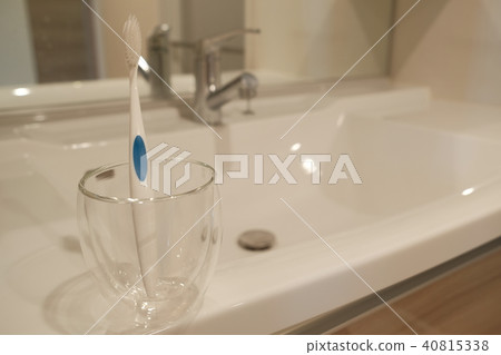 Toothbrush Toothbrush 40815338