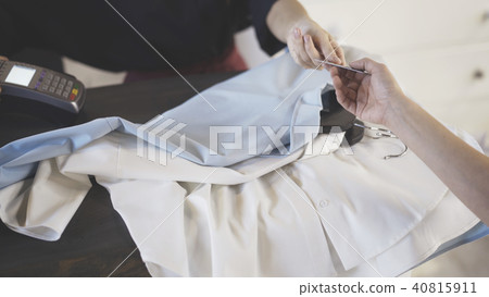 Person paying with a credit card in a shop Person paying with a credit card in a shop 40815911