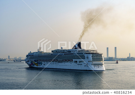 Luxury cruise ship Norwegian Jewel issue Luxury cruise ship Norwegian Jewel issue 40816234