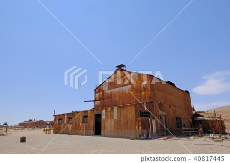 Abandoned Humberstone and Santa Laura saltpeter works factory, near Iquique, northern Chile, South 40817445