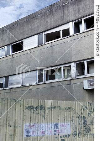 Old abandoned building Old abandoned building 40821912