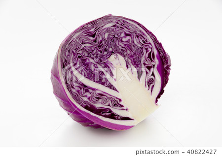 Cut the purple cabbage 40822427