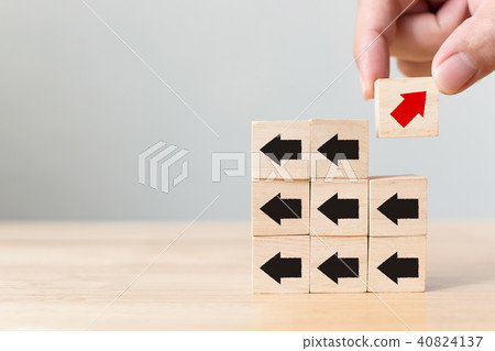 Hand picked wooden block with red arrow 40824137