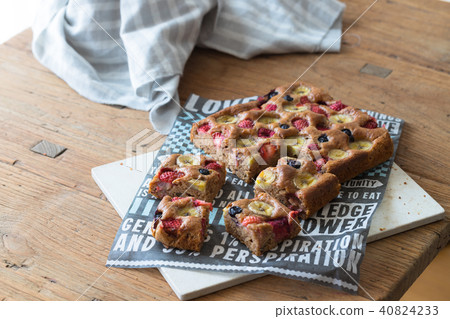 香蕉和漿果布朗尼 40824233