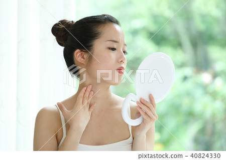 女人關心下巴下的鬆弛 40824330