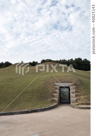 Mausoleum tomb, Princess Songsan-ri tomb (No. 13), Gongju-si, Chungnam 40825143