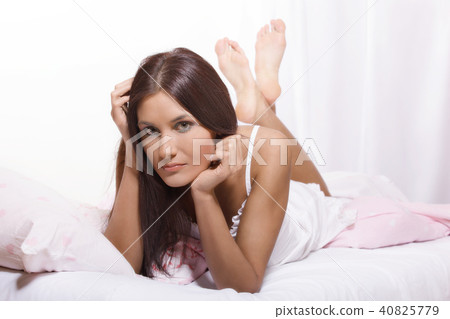 Young woman on the bed Young woman on the bed 40825779