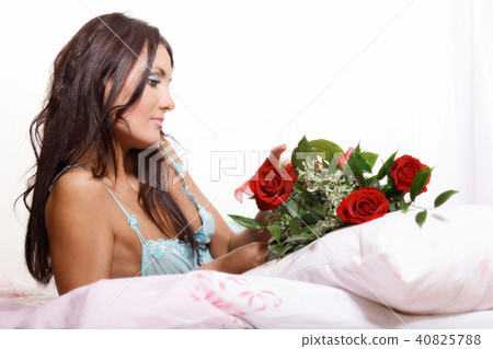 Beautiful sexy woman lying on bed in lingerie Beautiful sexy woman lying on bed in lingerie 40825788