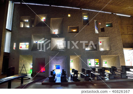Longchamp's chapel 6 40826167