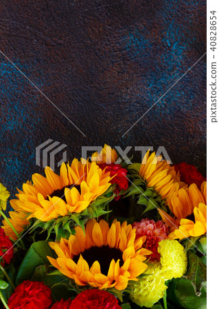 Dahlia and sunflowers 40828654