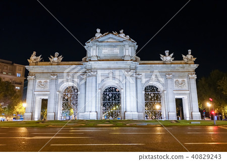 馬德里阿爾卡拉門夜景 馬德里阿爾卡拉門夜景 40829243