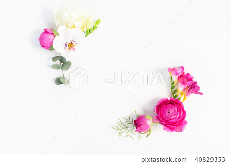 Flowers flat lay composition Flowers flat lay composition 40829353