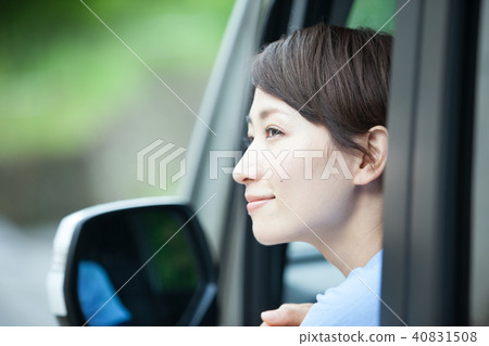 A woman looking out from the passenger seat of the car A woman looking out from the passenger seat of the car 40831508