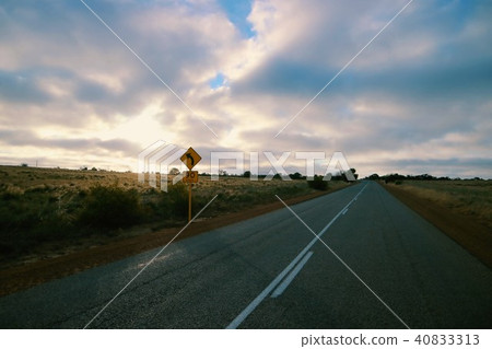 Overseas road 40833313