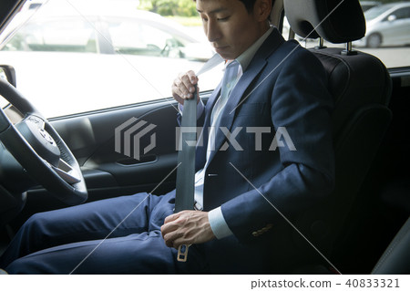 A young businessman wearing a seat belt 40833321