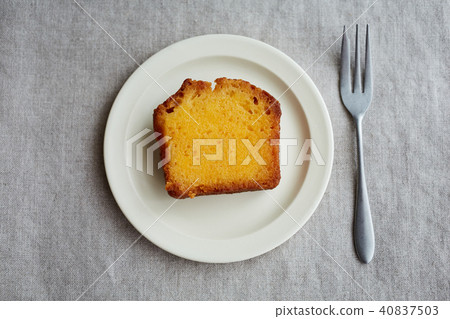 Fashionable lemon cake 40837503