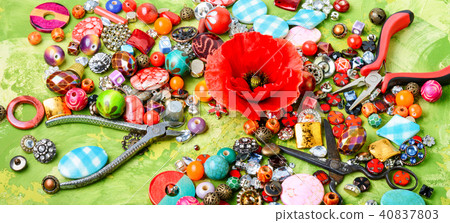 Beads and poppy 40837803