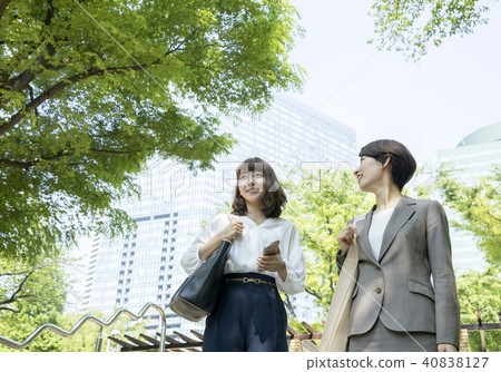 Outdoor business woman office work outside attendance Outdoor business woman office work outside attendance 40838127