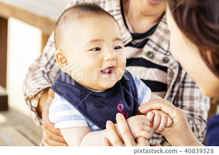 Three generations of a smiling baby, mother and grandma 40839328