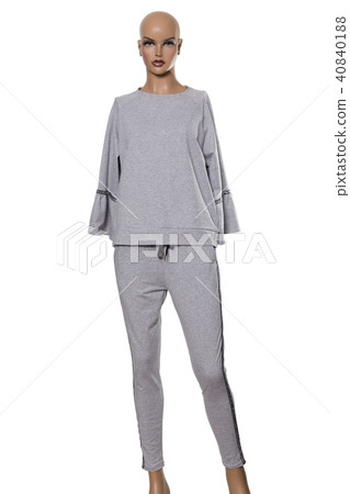 Advertising clothes for women. 40840188