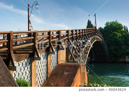 Accademia Bridge in Venice Accademia Bridge in Venice 40843624