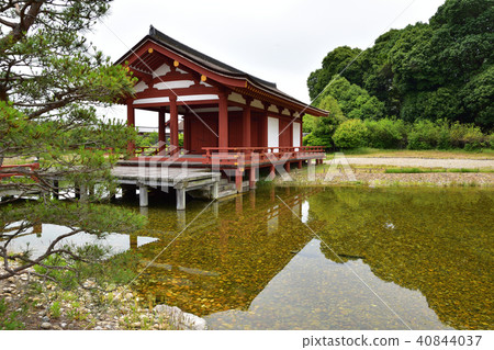 Higashi-in Garden (Pond and blue sky) 40844037