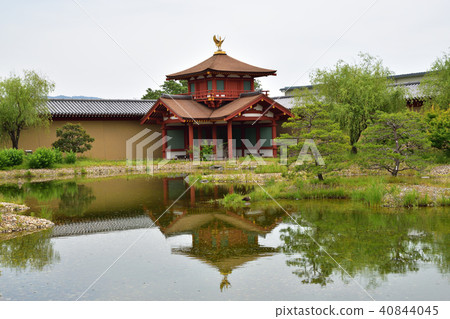 Higashi-in Garden (Pond and blue sky) 40844045
