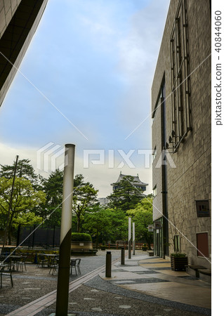 從河步行北九州看到的小倉城 從河步行北九州看到的小倉城 40844060