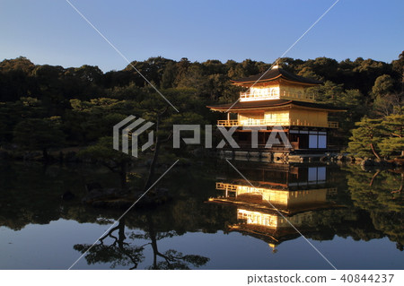 Kinkakuji taking a sunset 40844237
