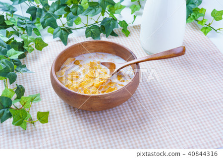 Breakfast cornflakes 40844316