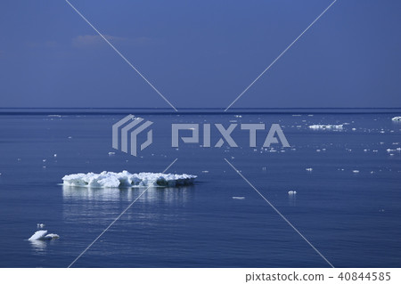 Drift ice left in the Sea of Okhotsk (Hokkaido) Drift ice left in the Sea of Okhotsk (Hokkaido) 40844585