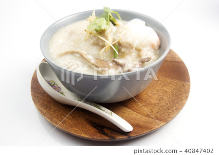 porridge rice in ceramic bowl  40847402