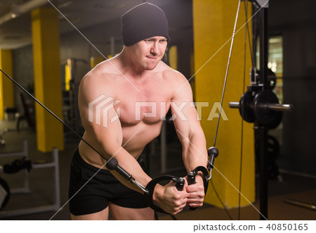 Strong muscular bodybuilder doing exercise in the gym. Fitness training 40850165