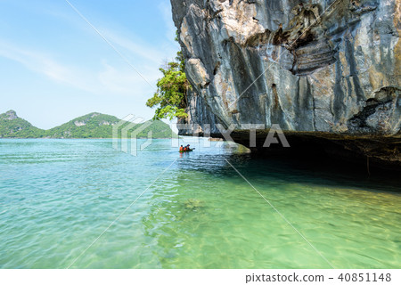 Tourists are kayaking Tourists are kayaking 40851148