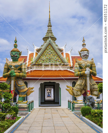Demon guardians at Wat Arun gate,Bangkok, Thailand 40851172