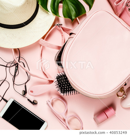 Flat lay with trendy accessories 40853249