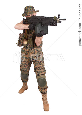 US MARINES with M249 machine gun US MARINES with M249 machine gun 40853466
