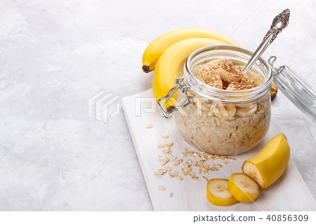 old fashioned oats and banana 40856309
