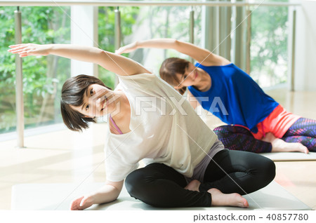 做瑜伽的女人 做瑜伽的女人 40857780