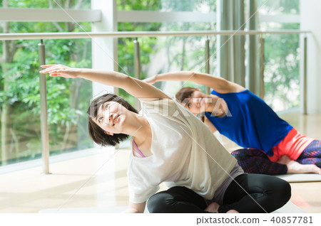 做瑜伽的女人 做瑜伽的女人 40857781