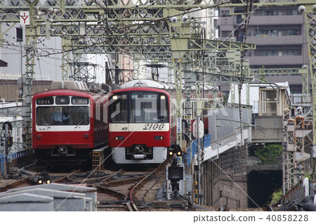京急線800系列和2100系列車在品川站掉頭。 40858228
