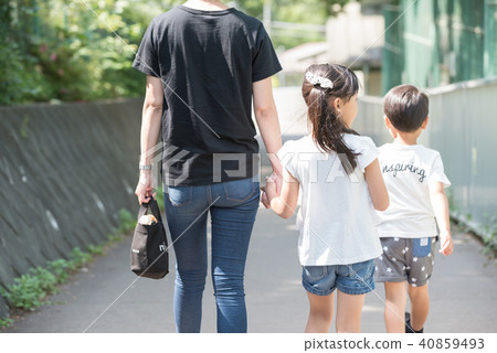 Families walking by three people Families walking by three people 40859493