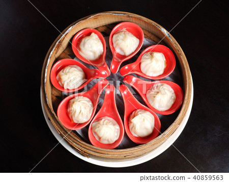 Xiao Long Tang Bao-Steamed pork soup dumplings     40859563