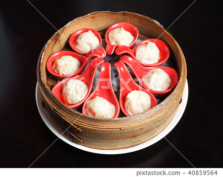 Xiao Long Tang Bao-Steamed pork soup dumplings     40859564