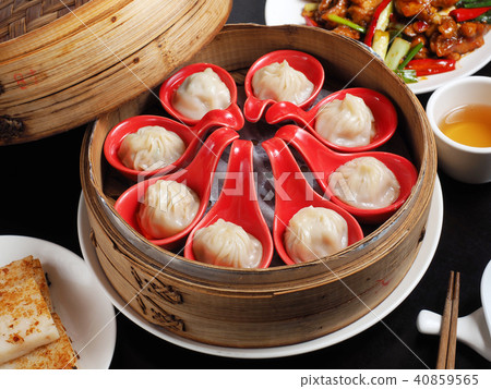Xiao Long Tang Bao-Steamed pork soup dumplings     40859565