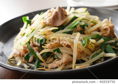 Stir-fried pork and spatula bean sprouts 40859756