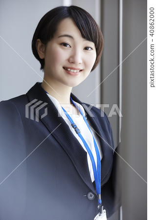 Business woman meeting room 40862000