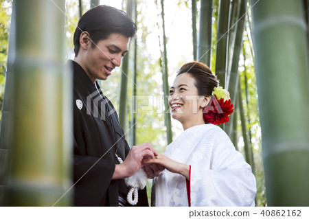Japanese dress wedding bride and groom 40862162