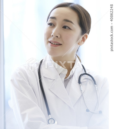 Doctor portrait 40862248